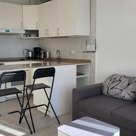 Fantastic Flat With Ocean View أذيخي