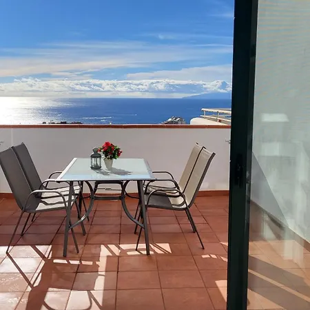 Fantastic Flat With Ocean View أذيخي